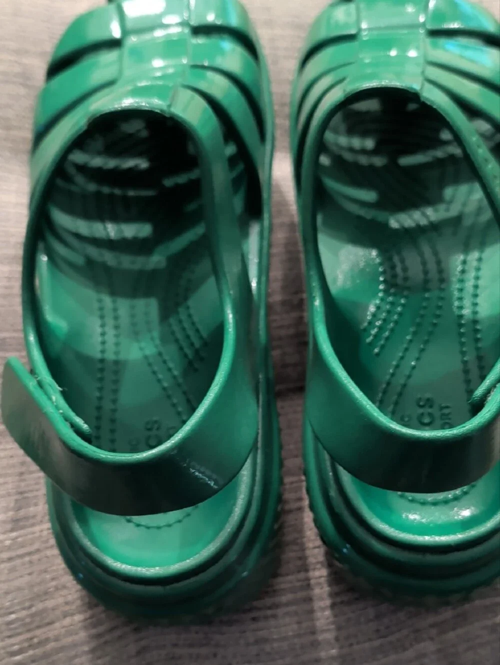 CROCS Stomp platform Fisherman  Green Platform Slingback Sandals